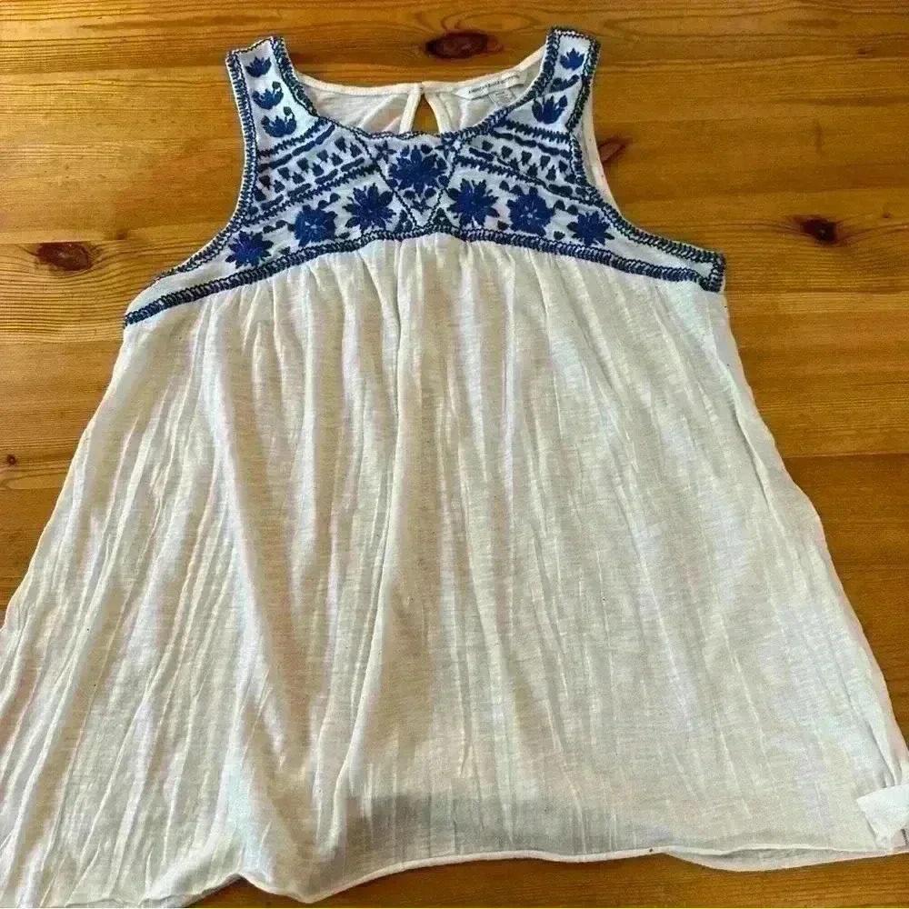American Eagle Outfitters embroidered tank - Picture 1 of 4